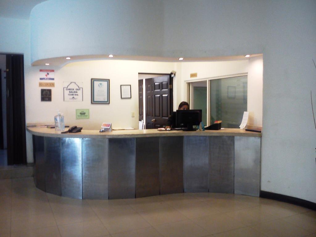 Hotel Plaza Del Arco - مونتيري المظهر الخارجي الصورة